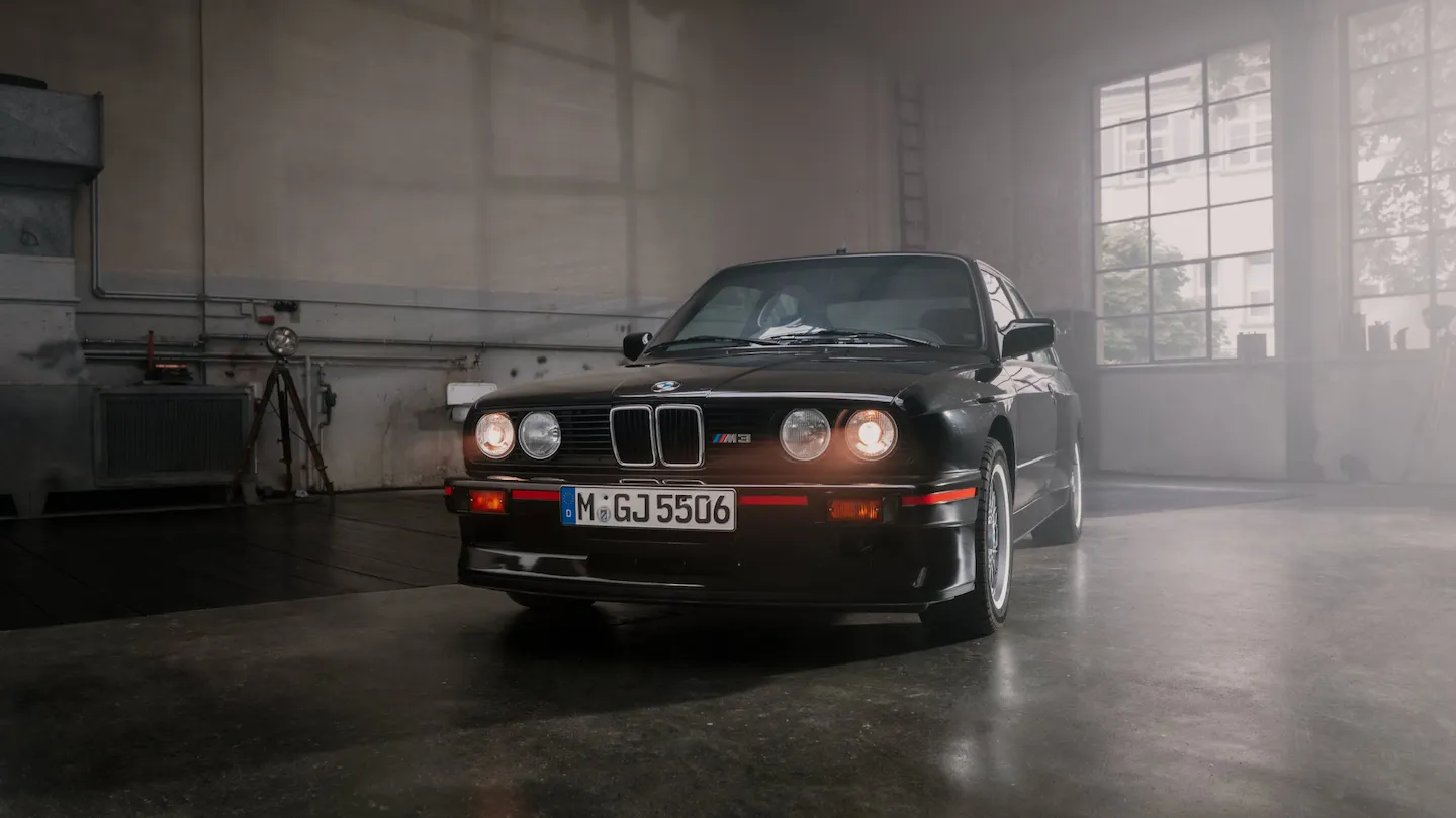 BMW M3 E30 Sport Evolution preto