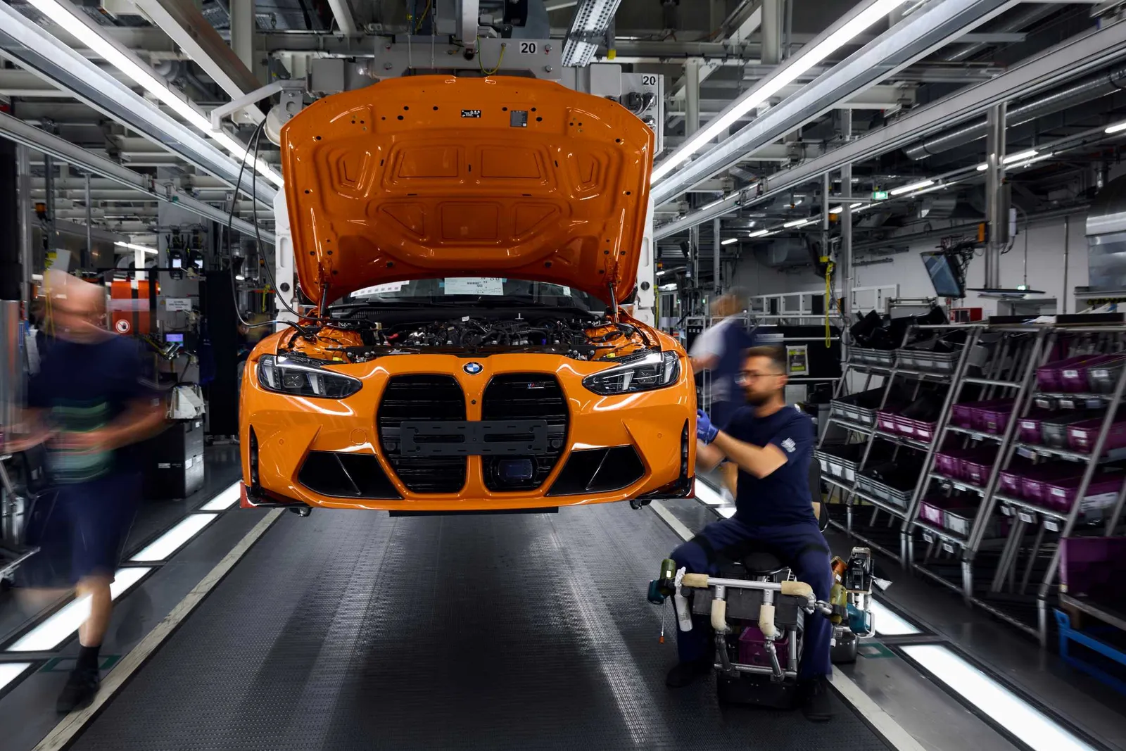 Milionésimo BMW M sendo montado na linha de produção de Munique