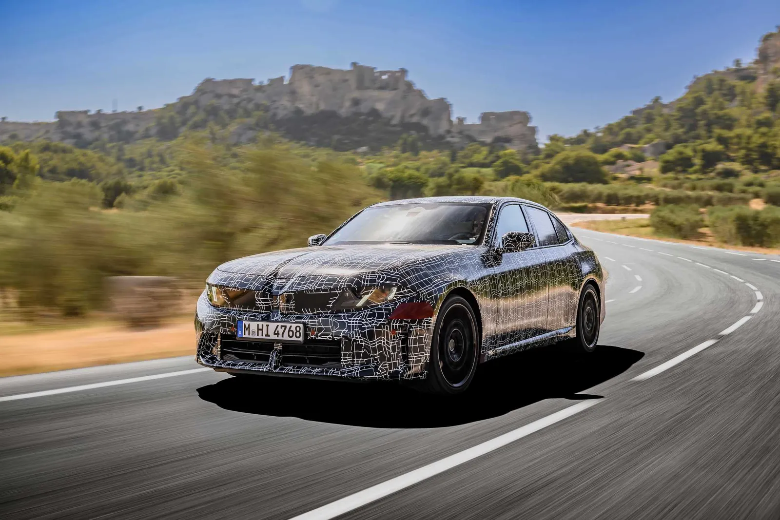 Novo BMW Série 3 2027 a combustão estreia nesta semana com versão M350 xDrive
