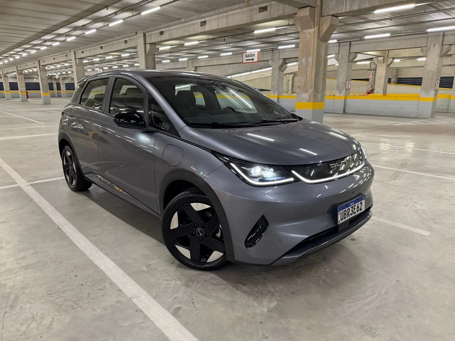 BYD Dolphin SE 2027 agrada pelo conforto e pelo desempenho, mas autonomia limita a proposta