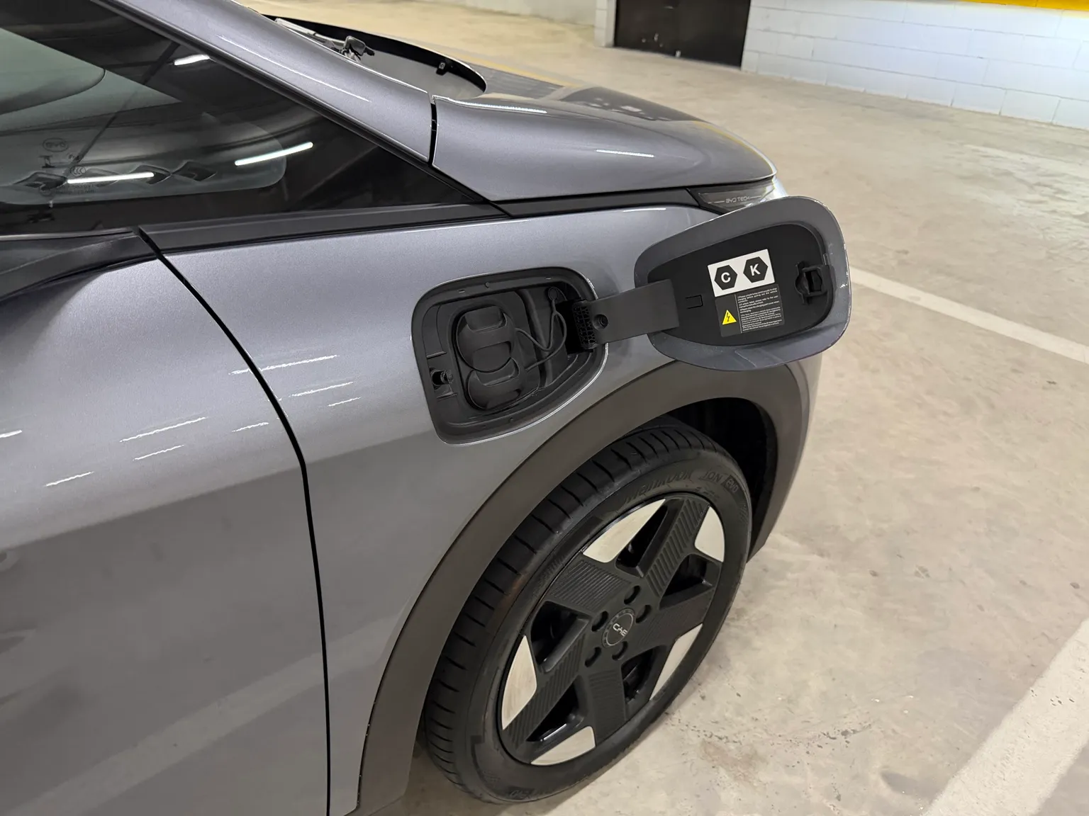 Tampa de recarga aberta do BYD Dolphin SE 2027