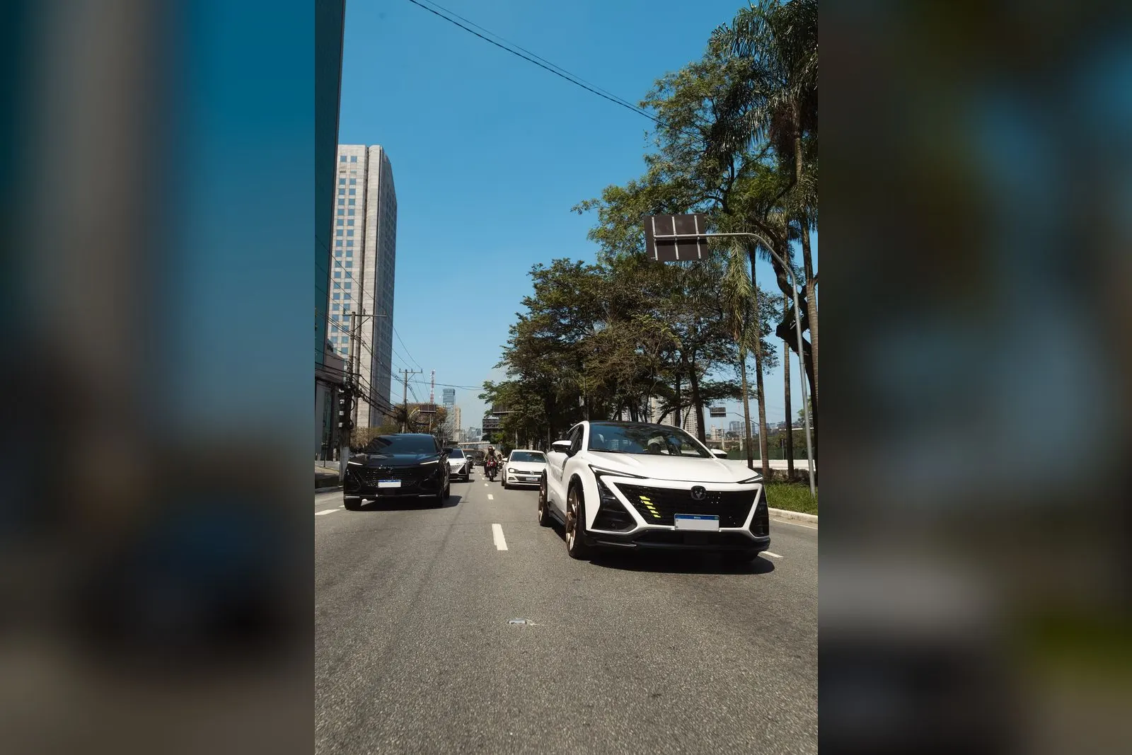 Fila de UNI-T em avenida da zona sul de São Paulo
