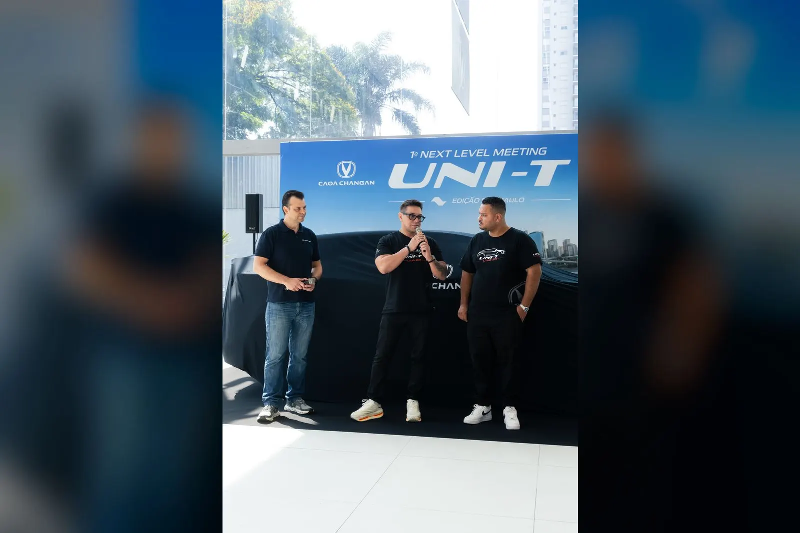 Organizadores discursam no palco do encontro do UNI-T Club BR