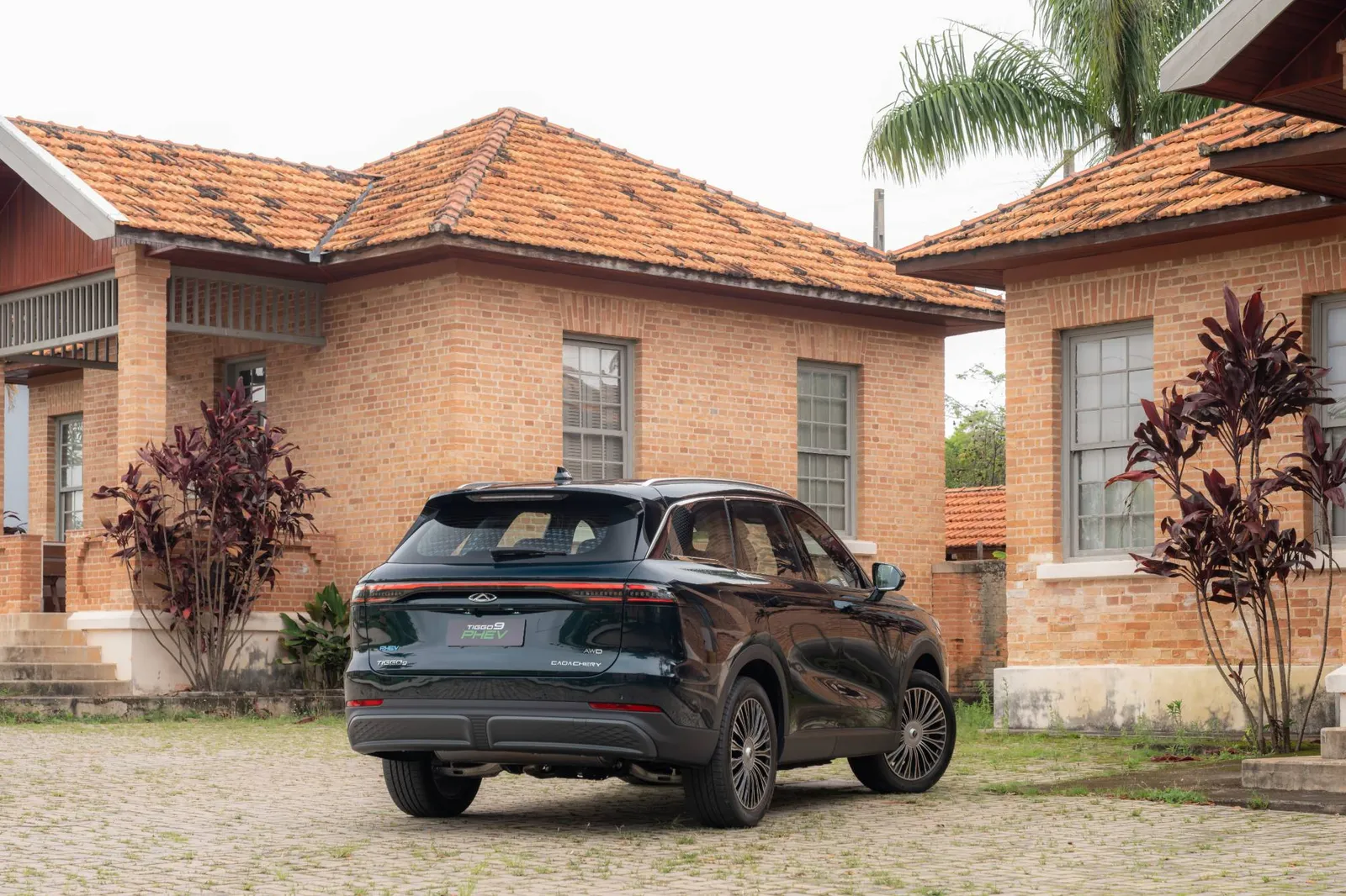 Traseira do CAOA Chery Tiggo 9 PHEV verde