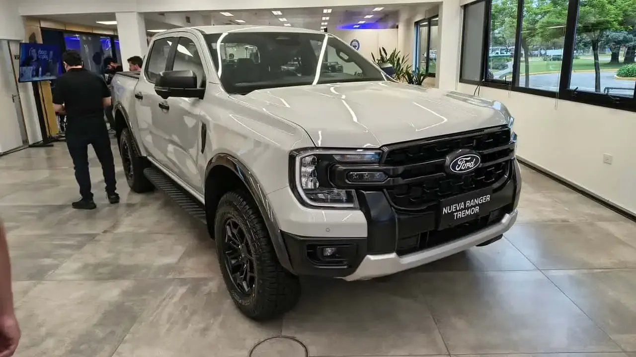 Ford mostra Ranger Tremor e Ranger PHEV, que chegam ao Brasil em 2027