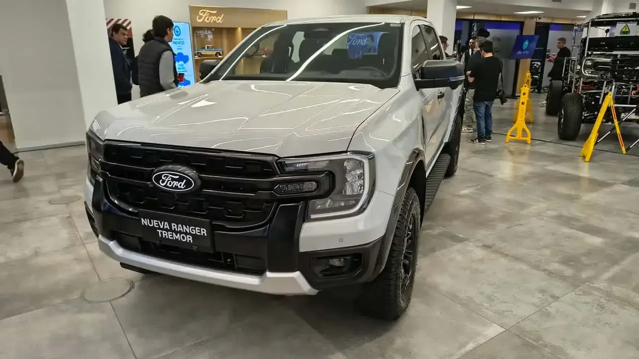 Ranger Tremor com grade escurecida e para-choque com detalhe prata (Foto: Orly Cristófalo/Autoblog Argentina)