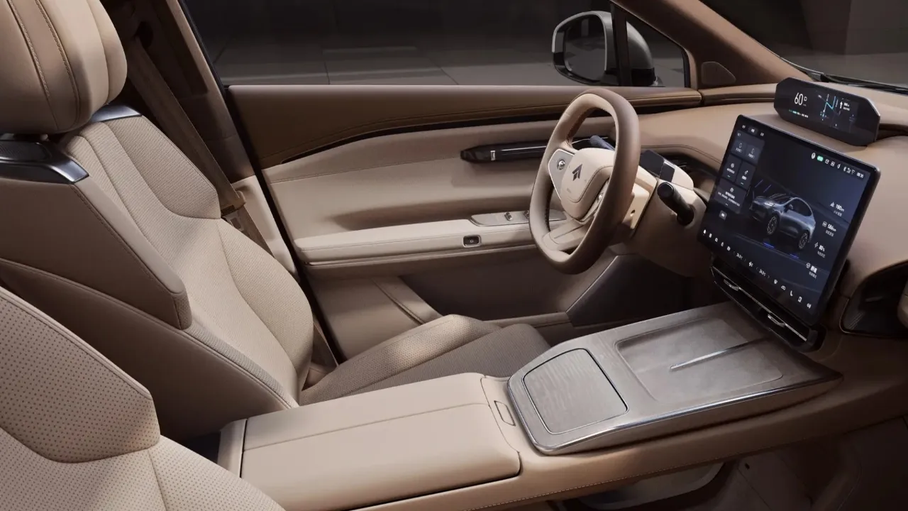 Interior do GAC Hyptec HT