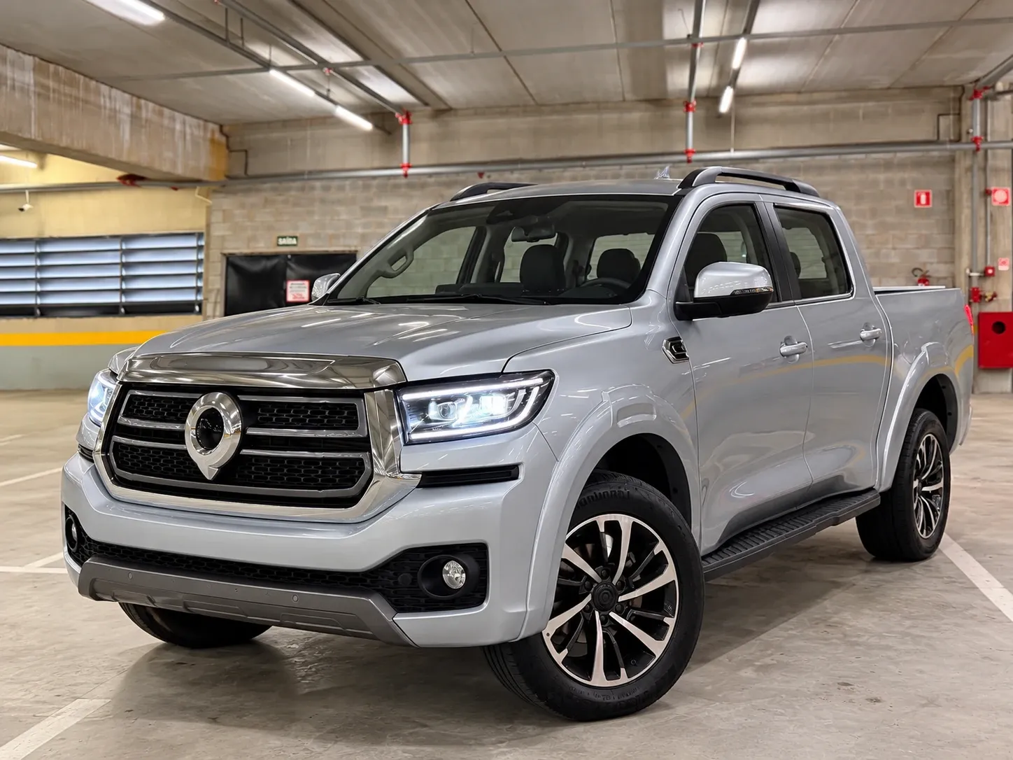 GWM Poer P30 Exclusive combina motor 2.4 turbodiesel, câmbio automático de nove marchas e pacote de equipamentos generoso para disputar espaço entre as picapes médias.