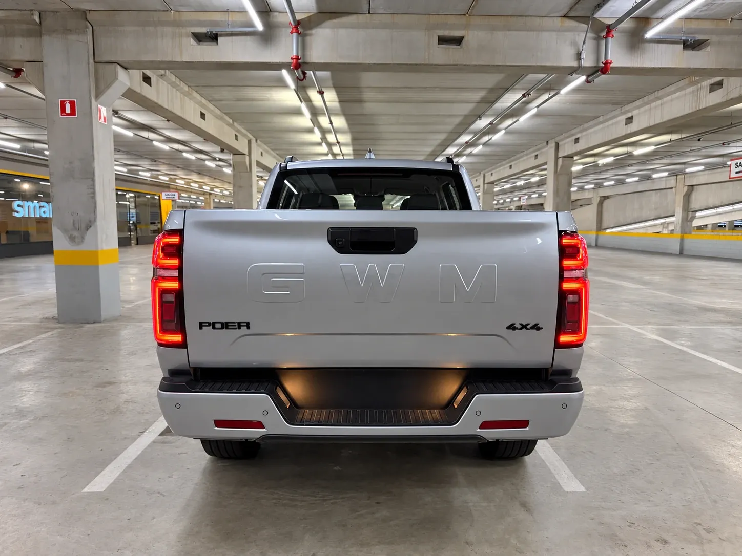 Traseira com lanternas full LED