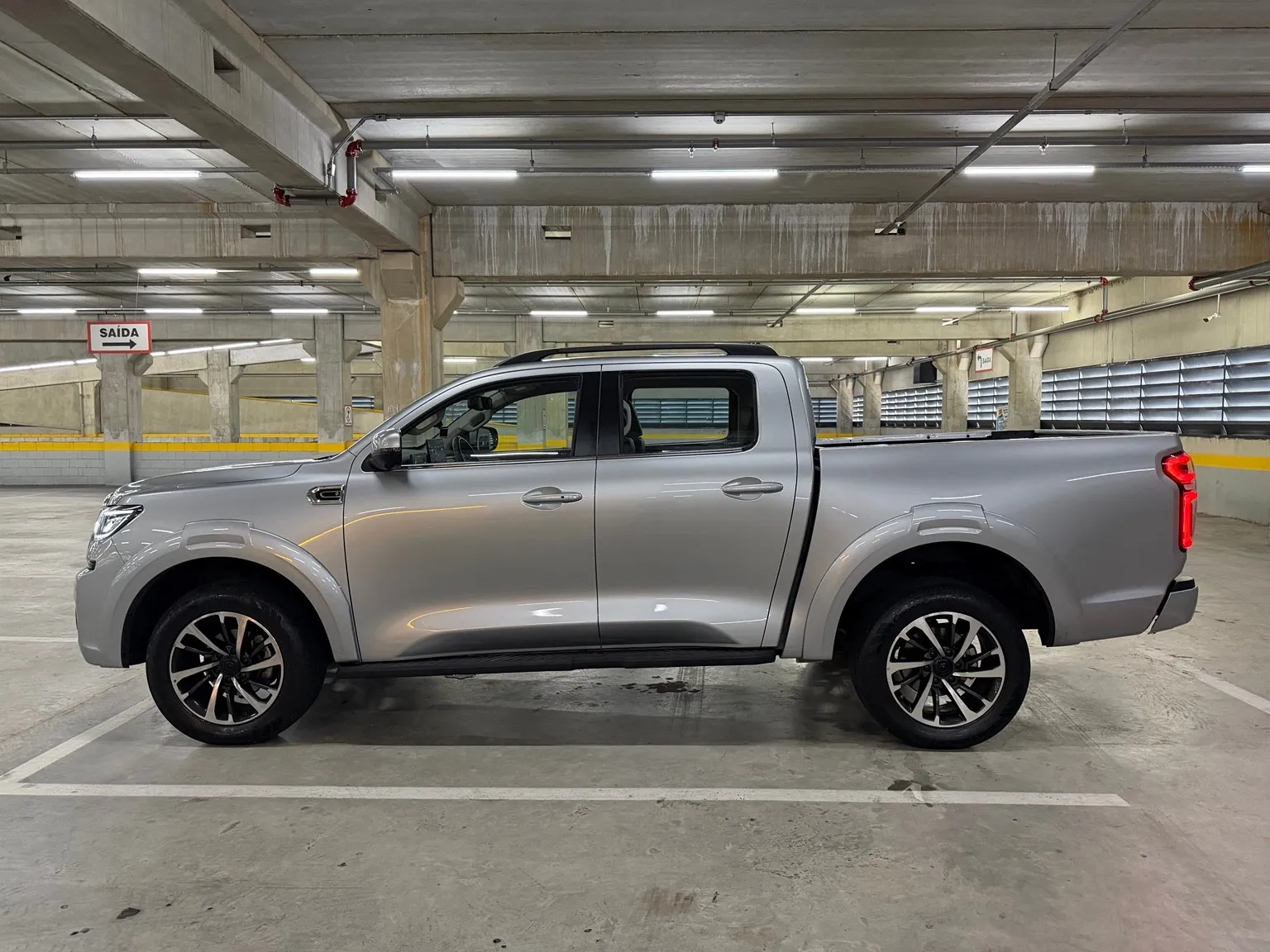GWM Poer P30 Exclusive vista de lado