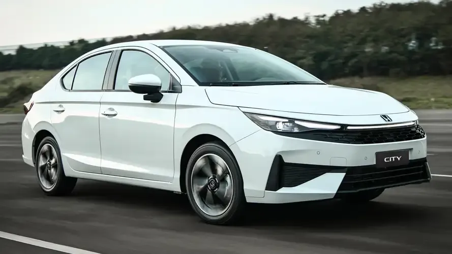 Honda City sedã 2027 em movimento