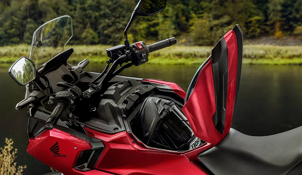Porta-objetos aberto da Honda NC750X
