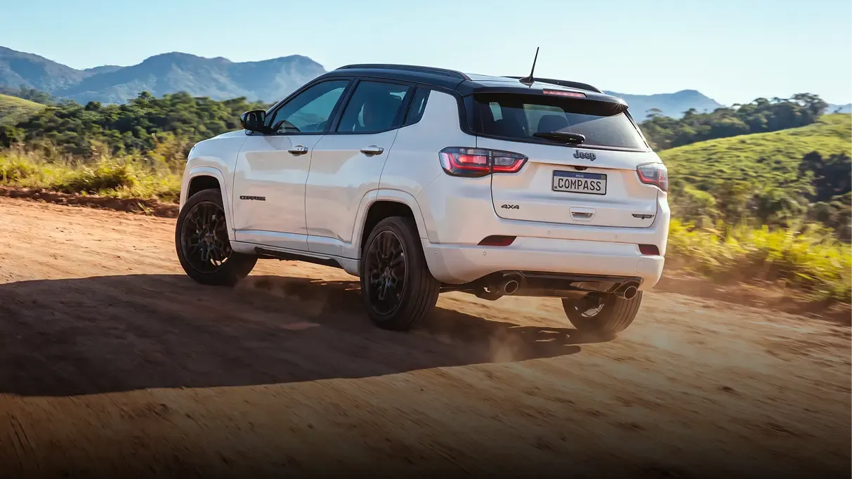 Jeep Compass 2027 visto de trás
