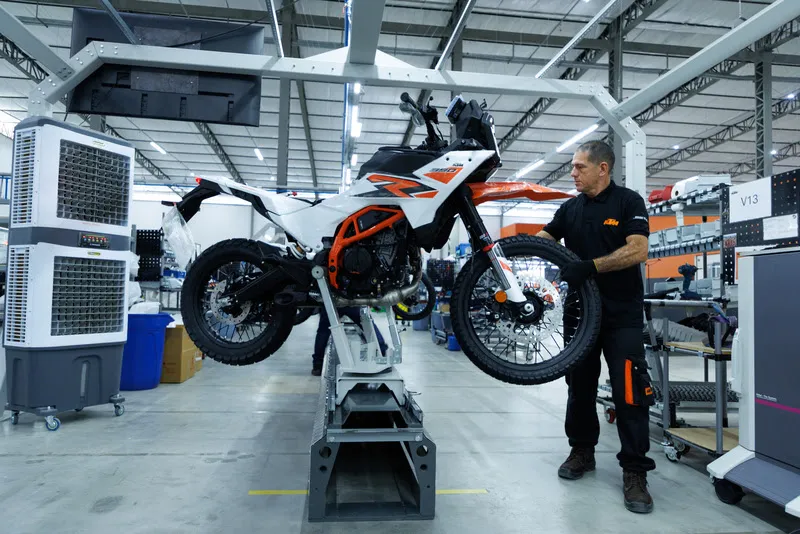 KTM inaugura fábrica própria em Manaus e quer montar 3.500 motos ainda em 2026