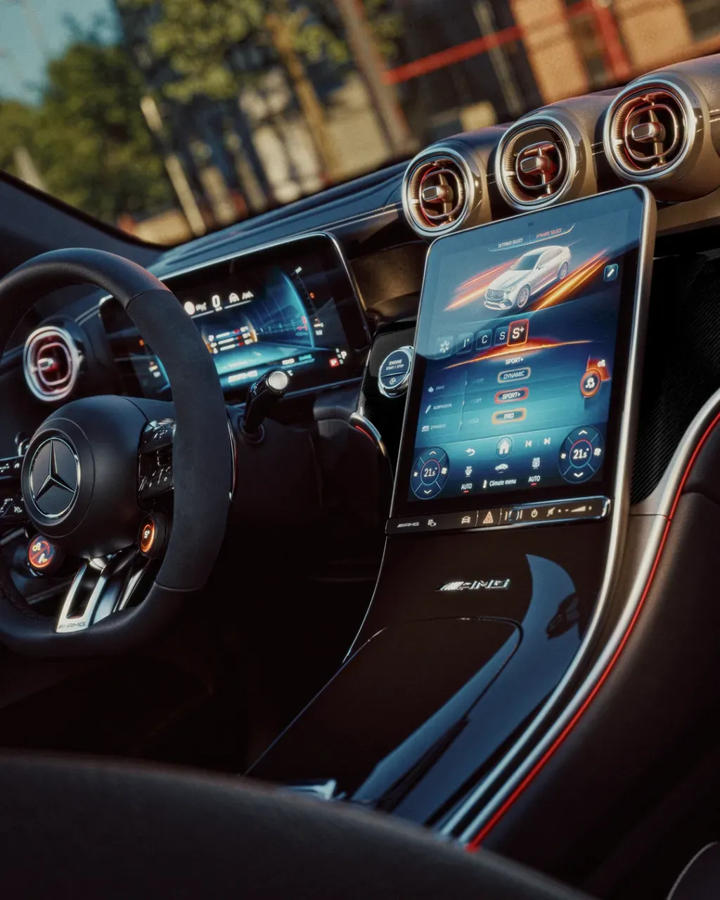 Volante AMG e central MBUX de 11,9 polegadas