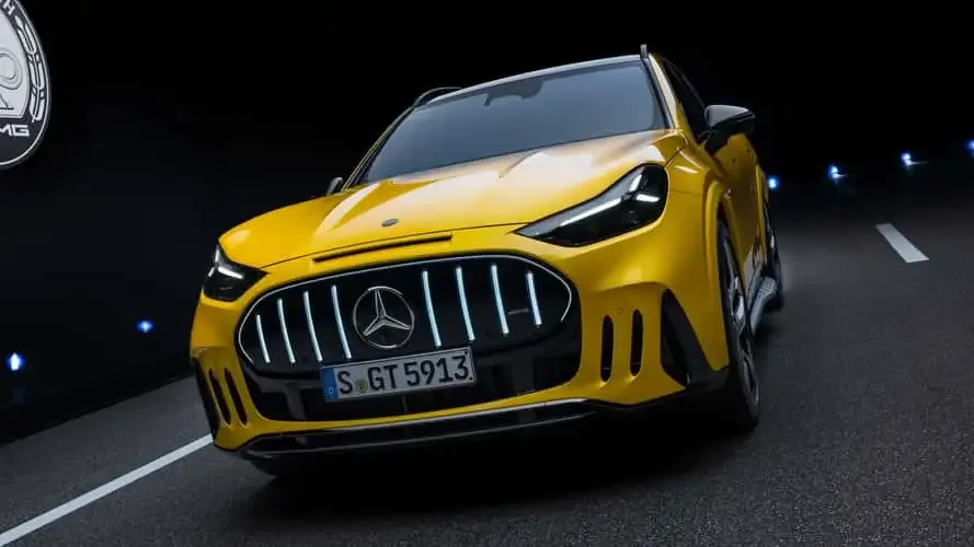 Dianteira do Mercedes-AMG GT SUV amarelo com a grade iluminada
