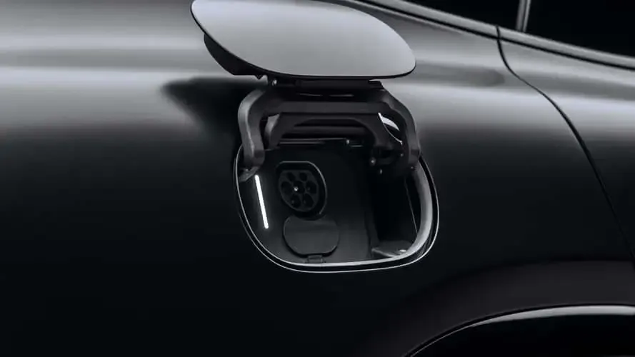 Tomada de recarga do Mercedes-AMG GT SUV
