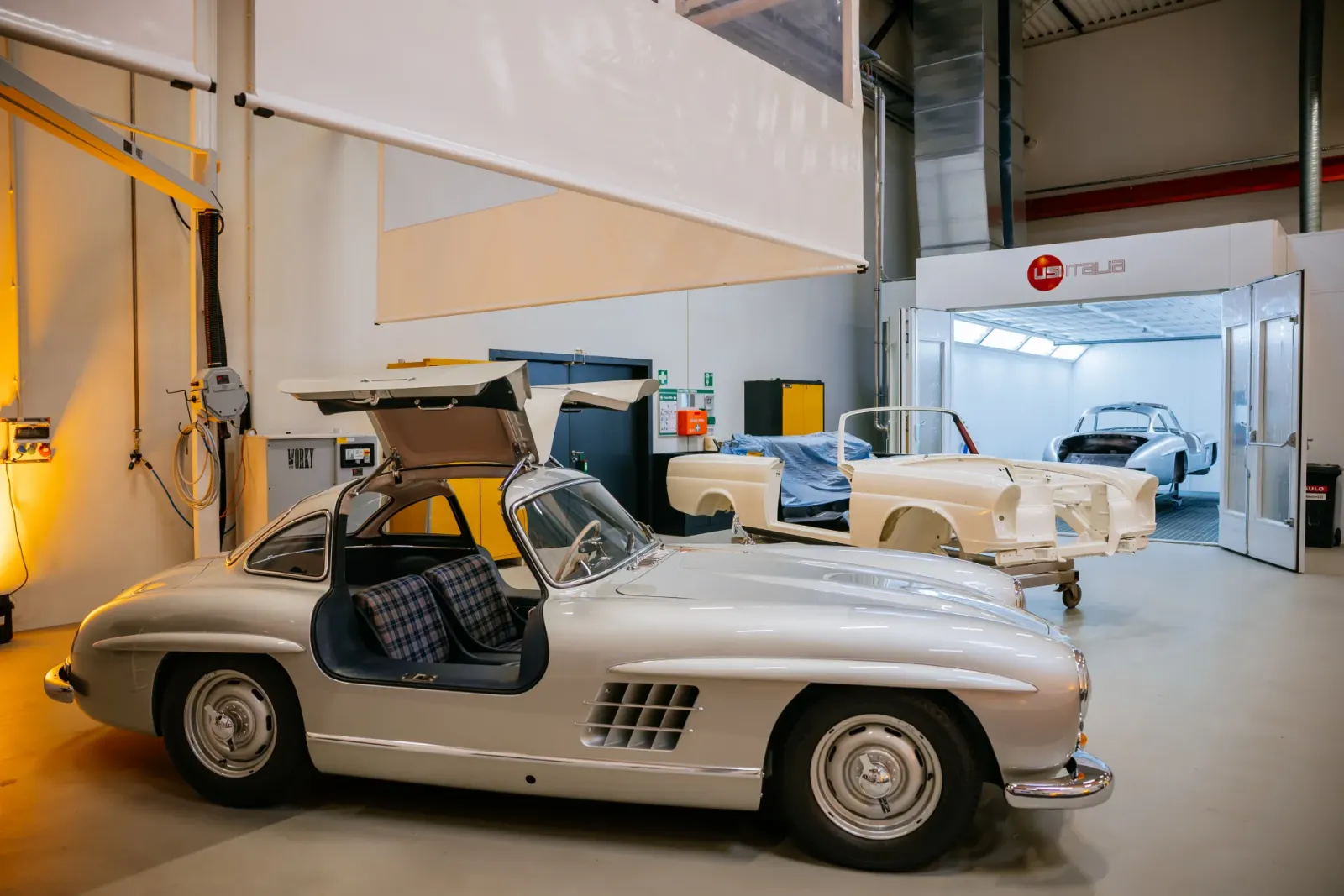 Mercedes-Benz 300 SL Asa de Gaivota no Classic Center ampliado, em Fellbach, na Alemanha.