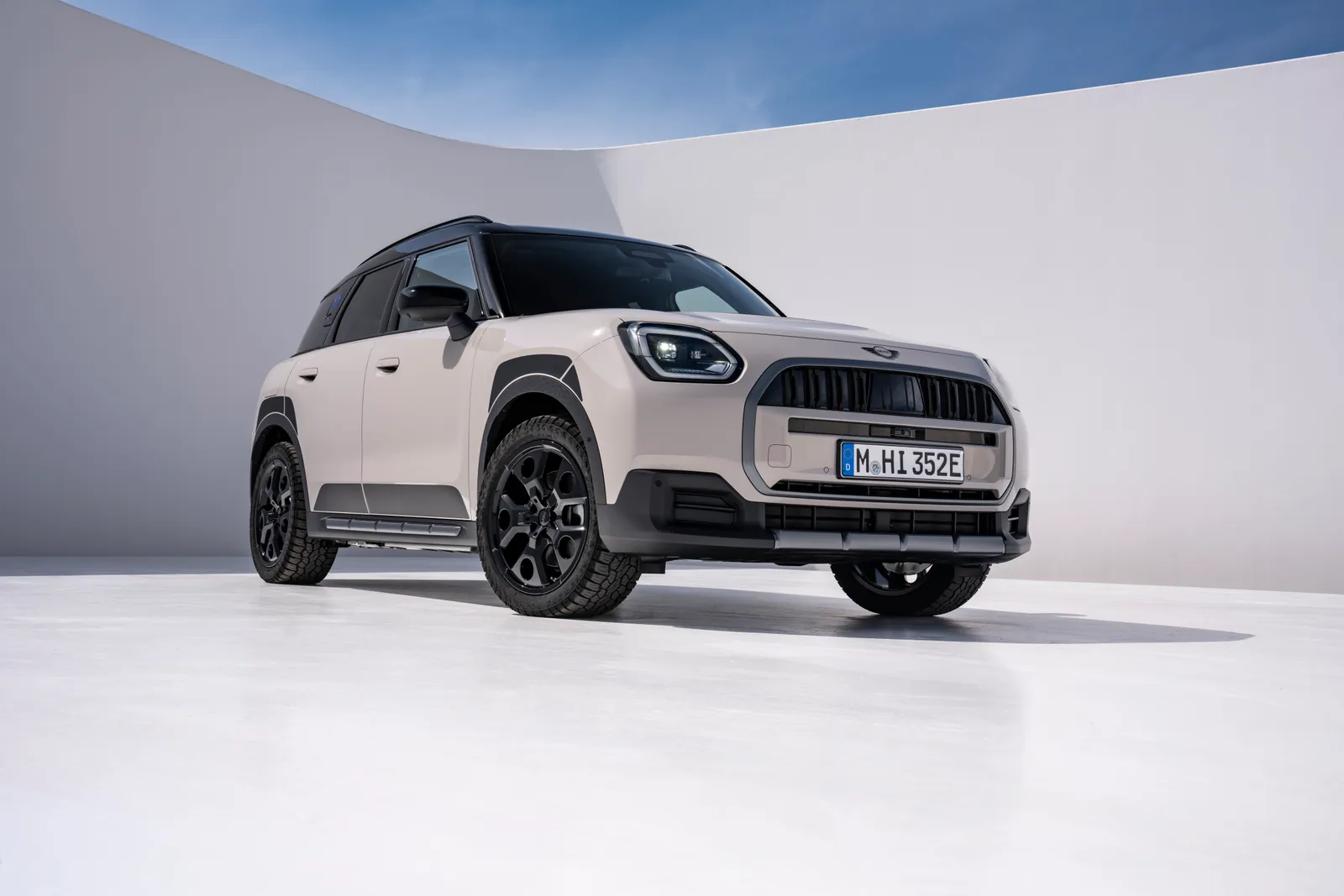 MINI Countryman Untamed Edition branco com teto preto