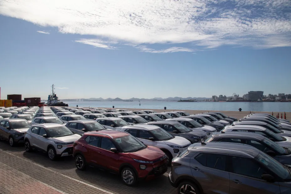 Lotes do Nissan Kait no porto do Rio de Janeiro
