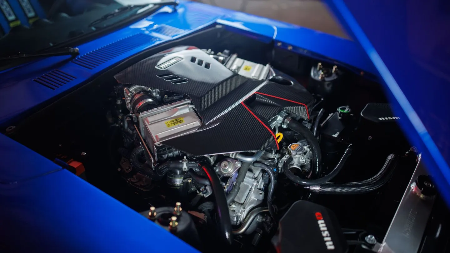Motor V6 biturbo instalado no Datsun S30 Concept