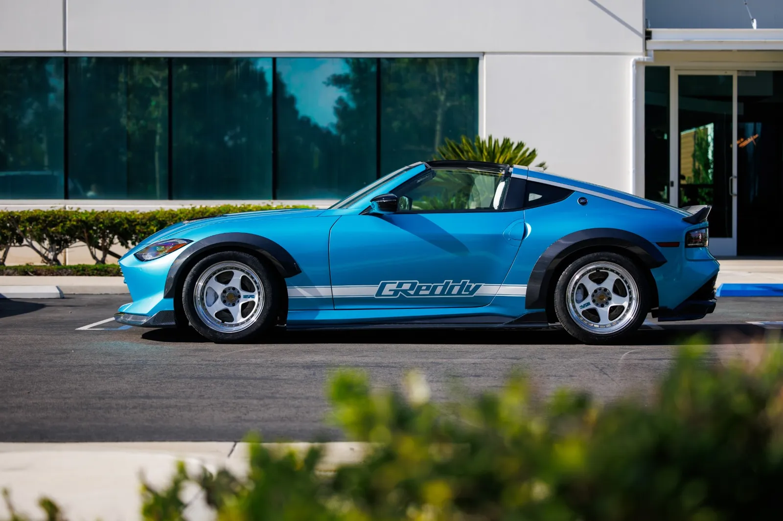 Nissan Z Kaze resgata teto T-top e cultura tuner dos anos 1990 em conceito