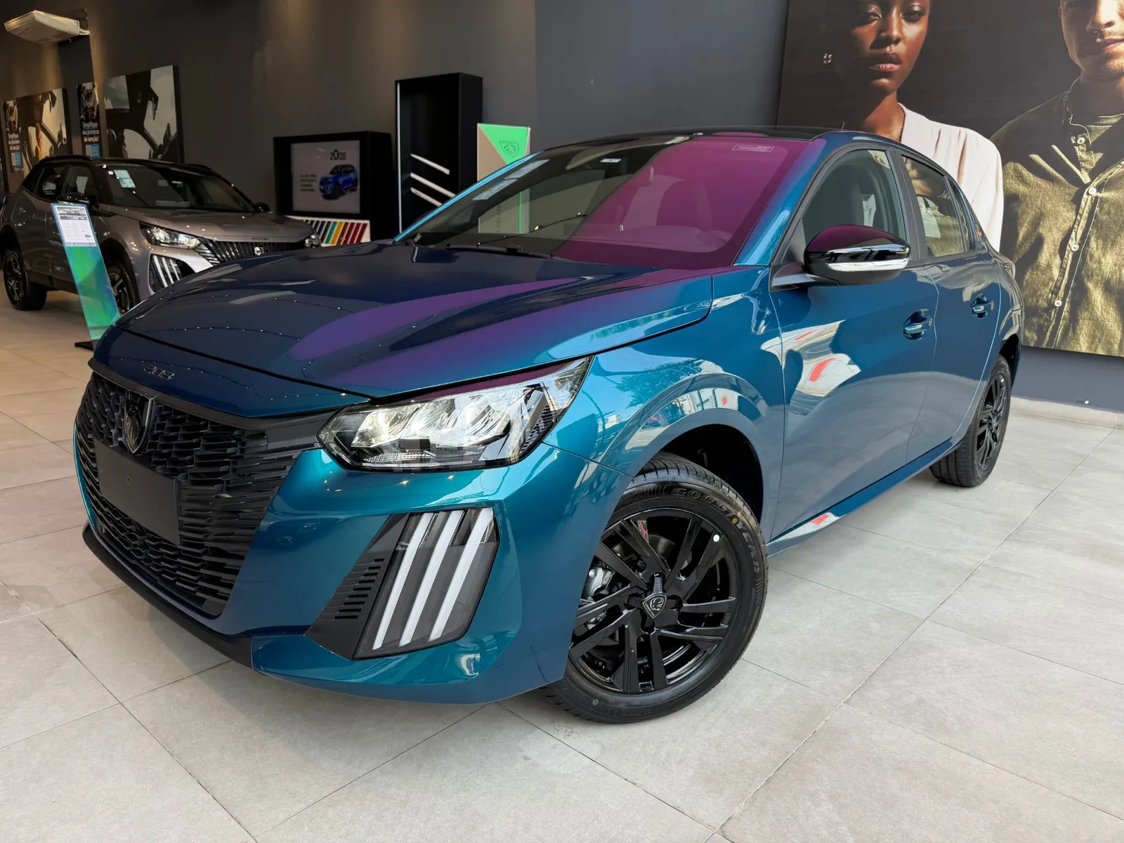 Peugeot 208 Style 2027: visual continua forte, mas versão perde conteúdo