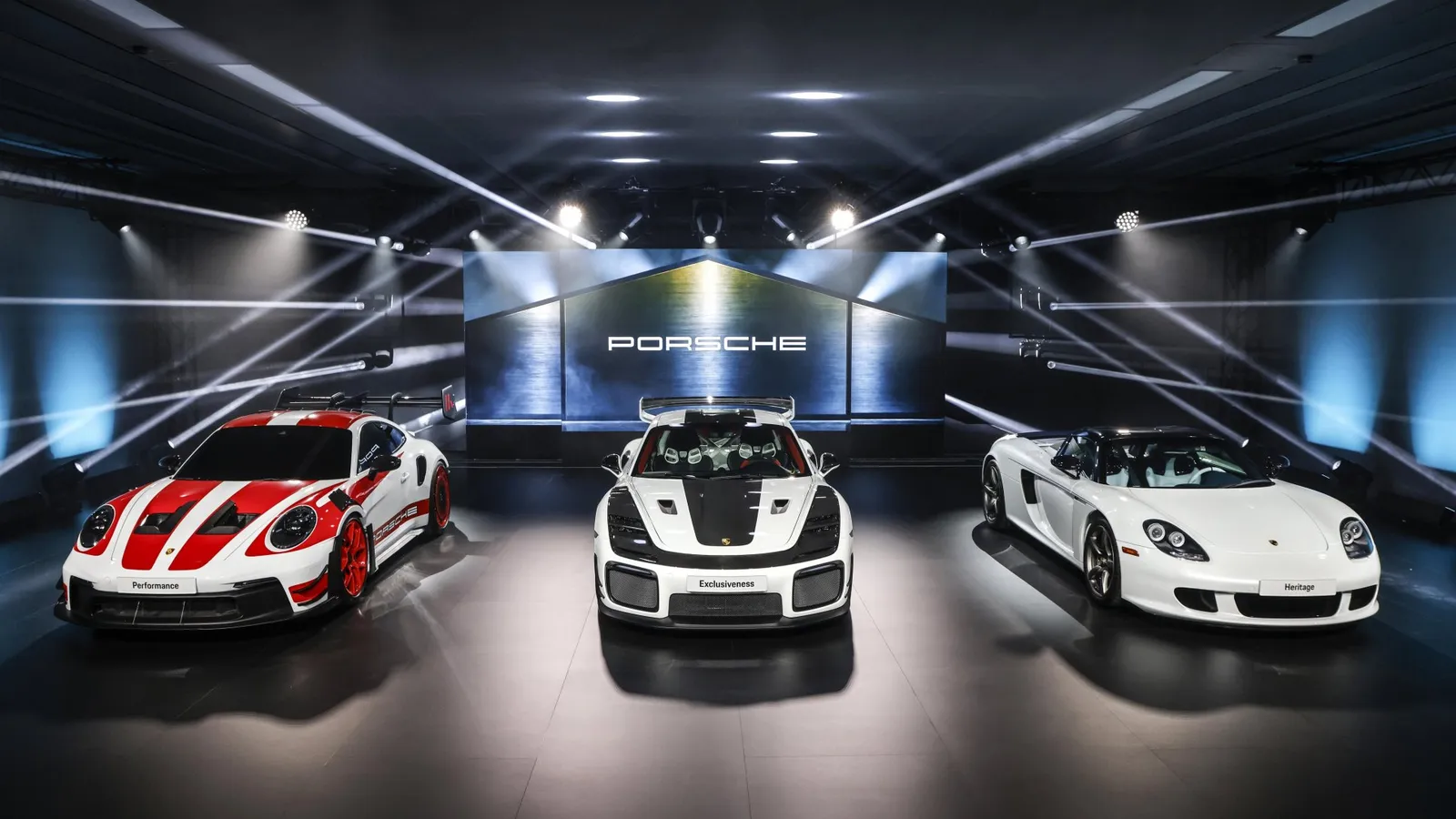 Porsche 911 GT3 RS, 911 GT2 RS e Carrera GT lado a lado em evento