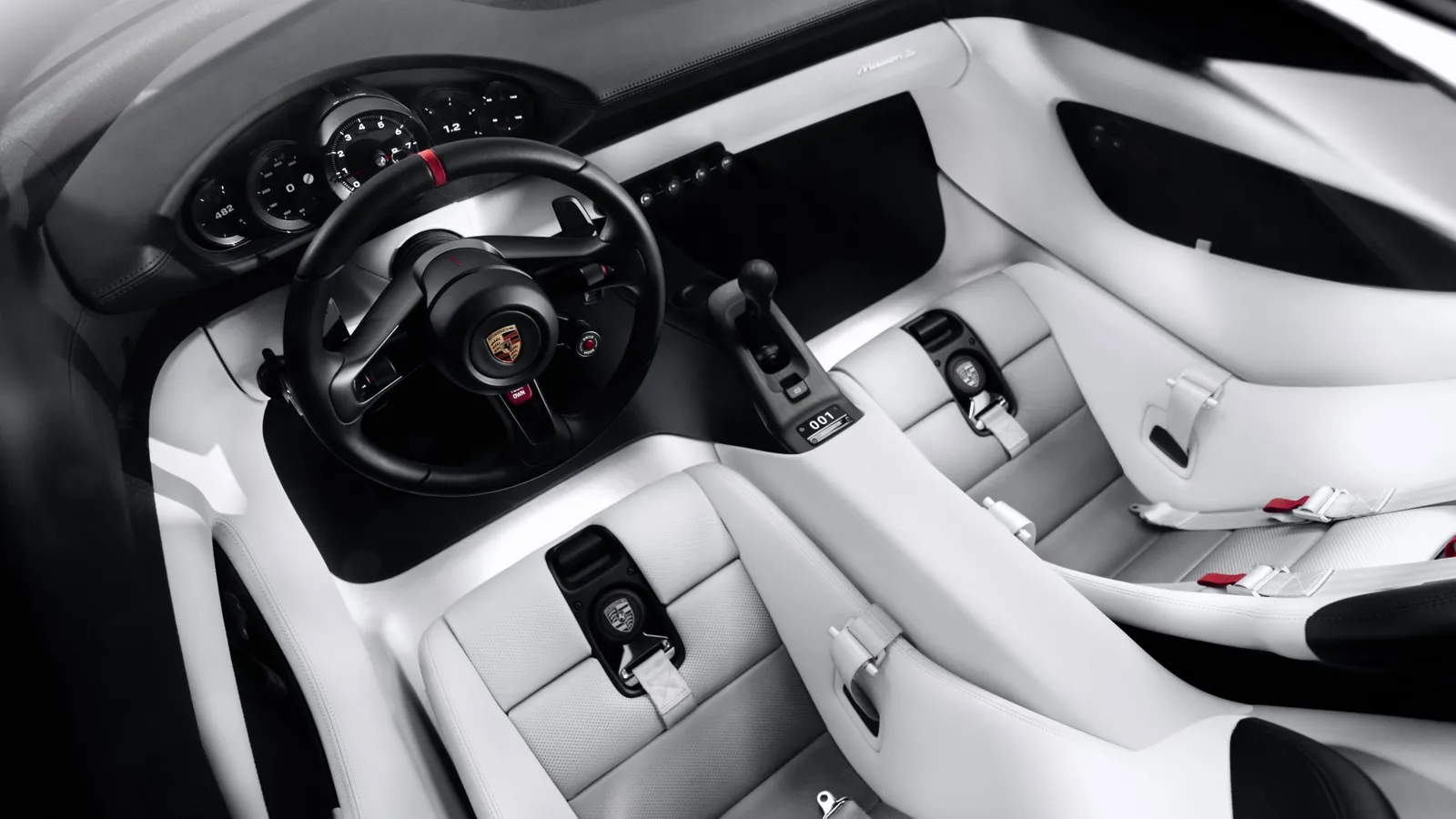 Interior do Porsche Mission S com bancos brancos