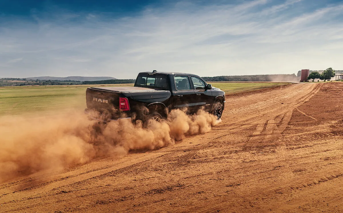 Recall: Ram 1500 e 2500 2026 podem ficar sem imagem da câmera de ré