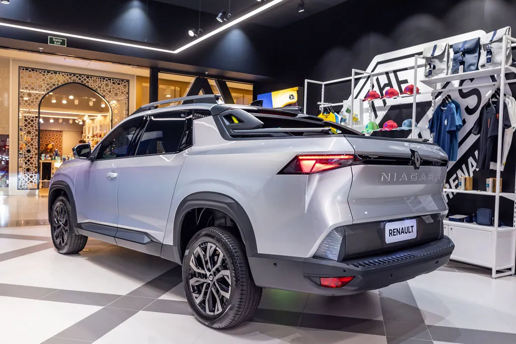 Renault Niagara vista de trás, com a caçamba