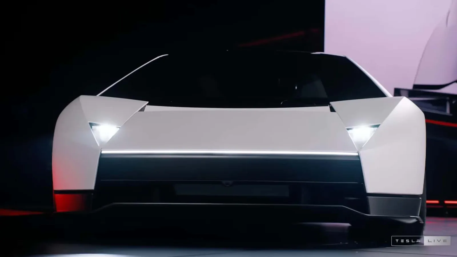 Tesla Roadster em túnel de vento com fumaça