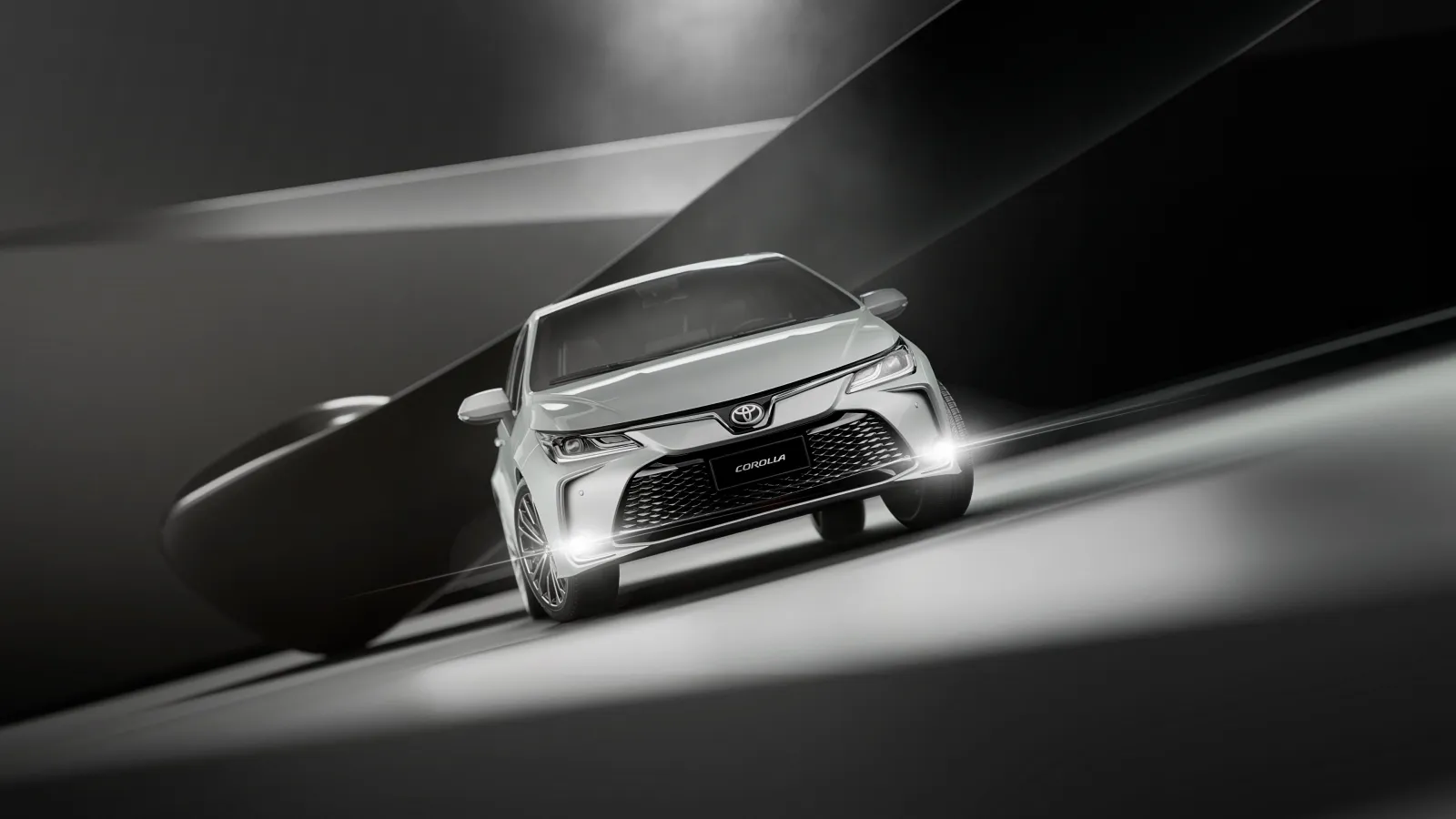 Toyota Corolla branco visto de frente