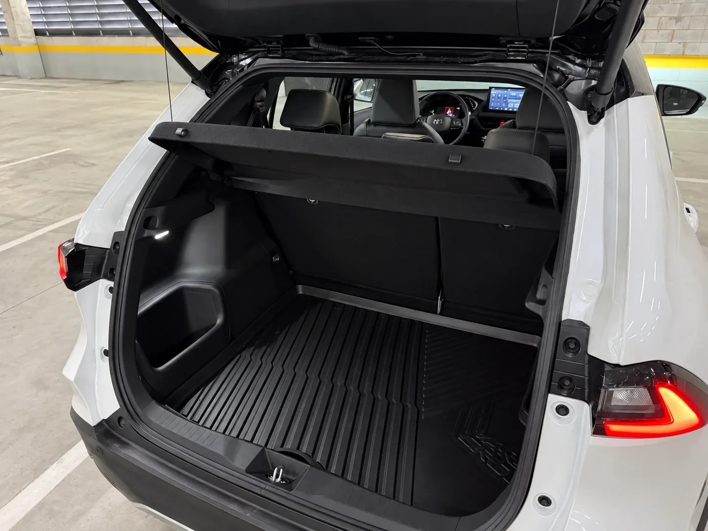 Porta-malas do Yaris Cross aberto