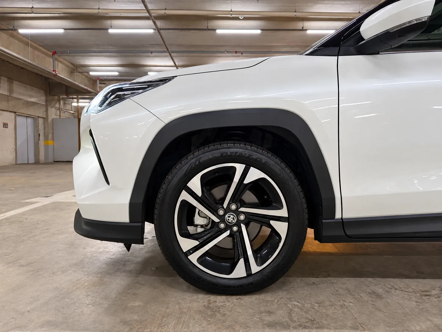 Roda de 18 polegadas do Yaris Cross XRX
