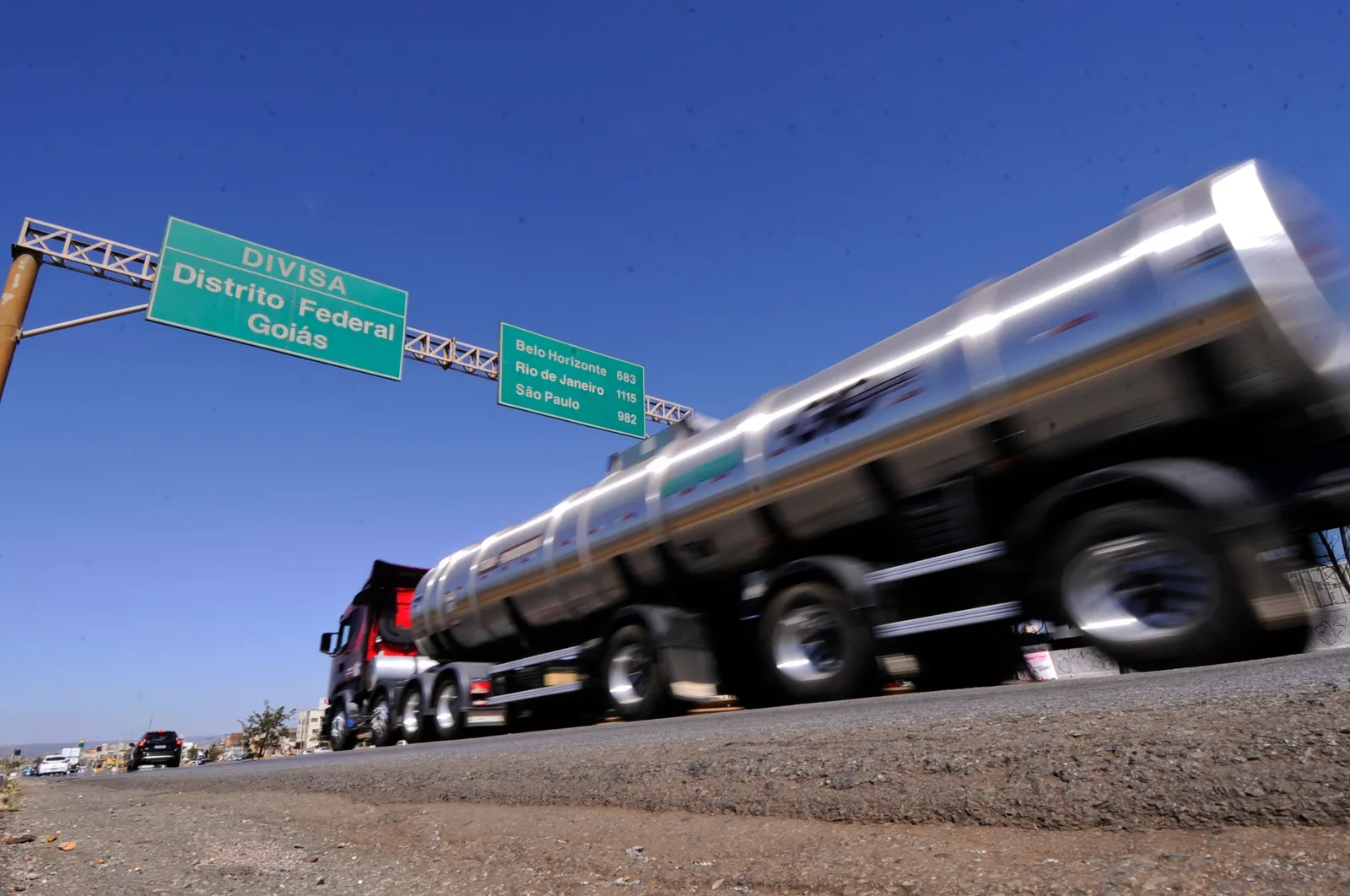 Venda de caminhões reage em setembro, mas renovação da frota segue pressionada pelo crédito