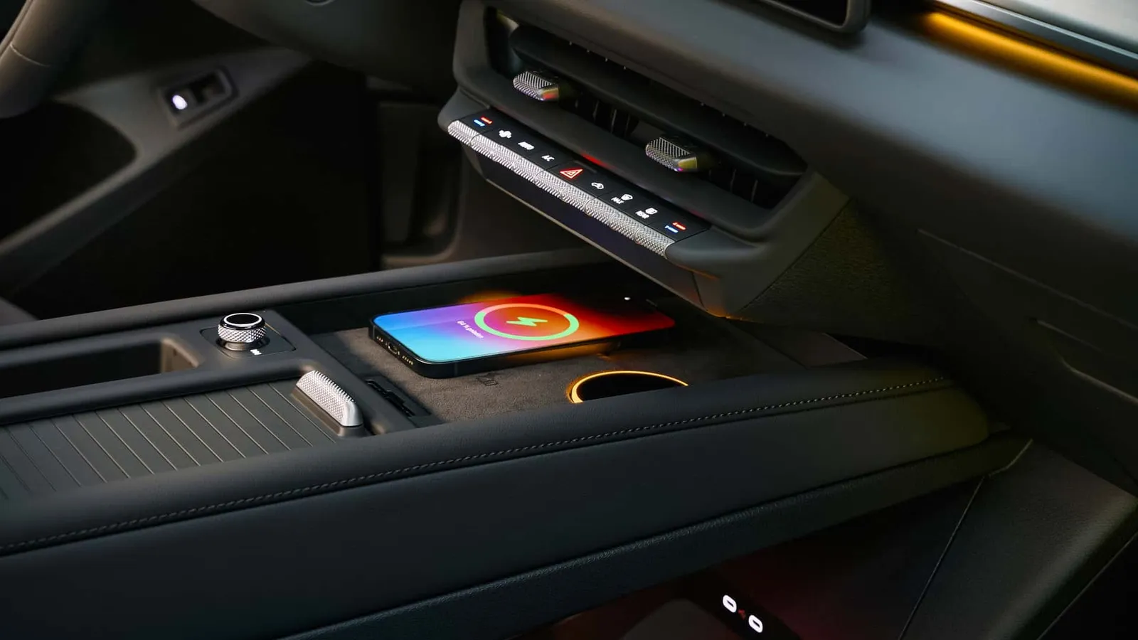 Carregador de celular por indução no console do ID. Tiguan