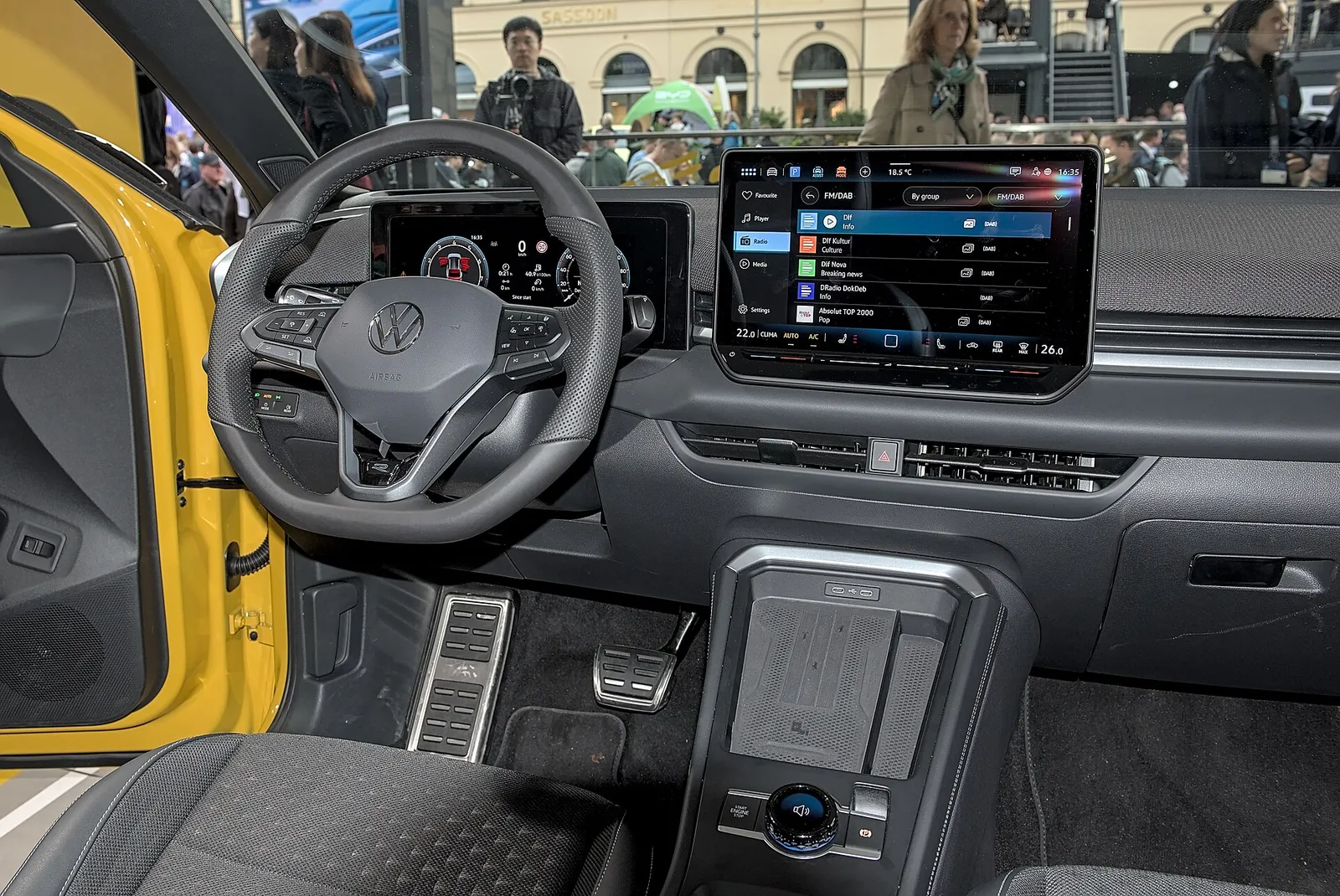 Painel do novo Volkswagen T-Roc com telas digitais